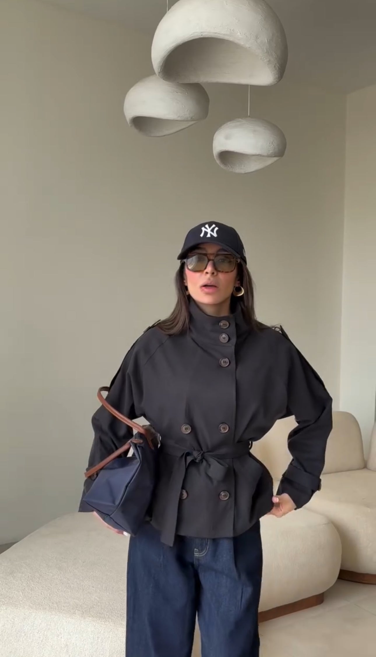 Byblos Trench | Gabardina Corta con Doble Botonadura y Cinturón