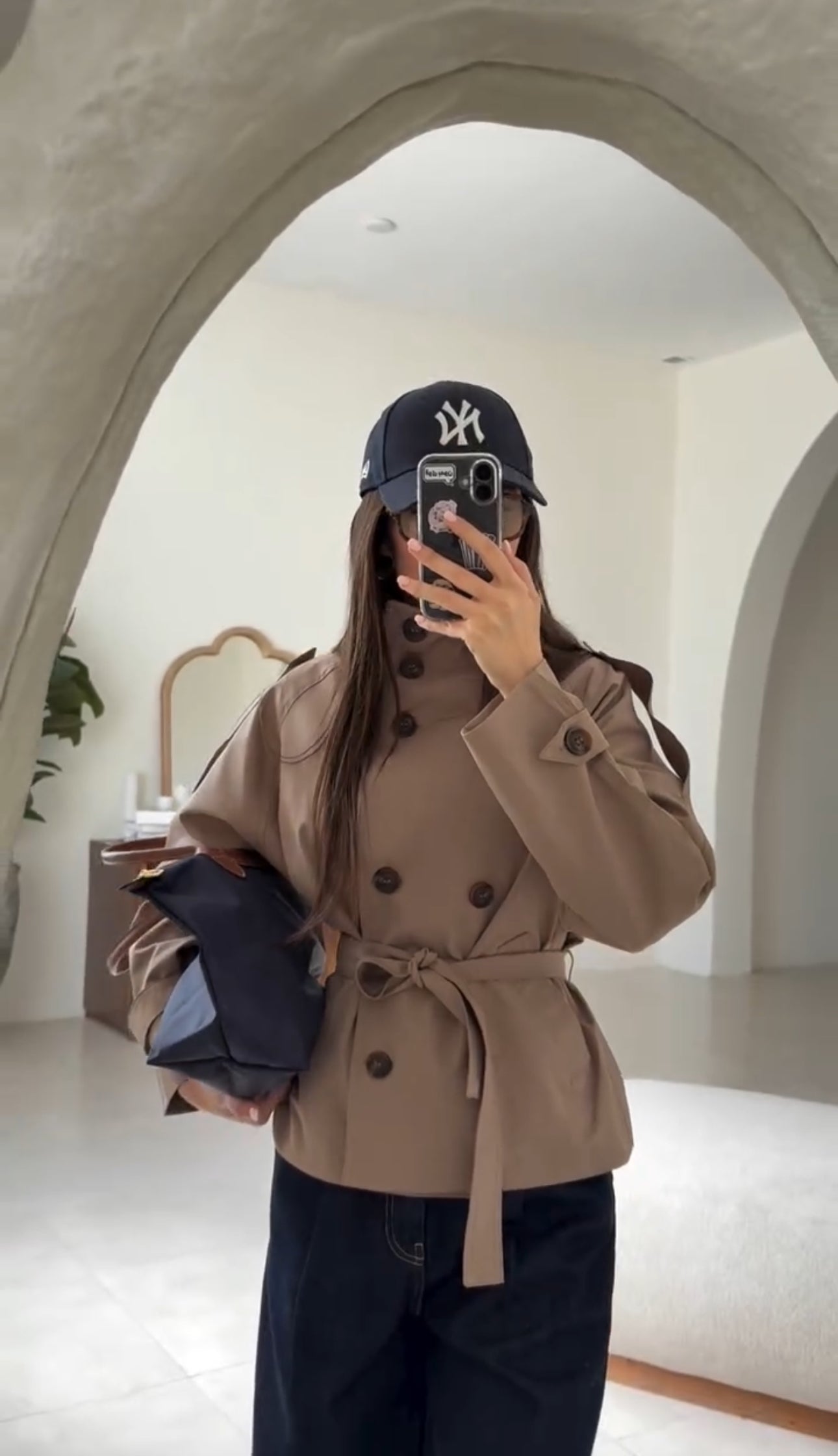 Byblos Trench | Gabardina Corta con Doble Botonadura y Cinturón