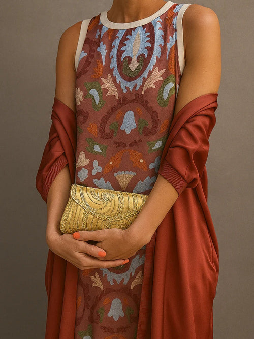 Elegante vestido estampado de dos piezas con capa