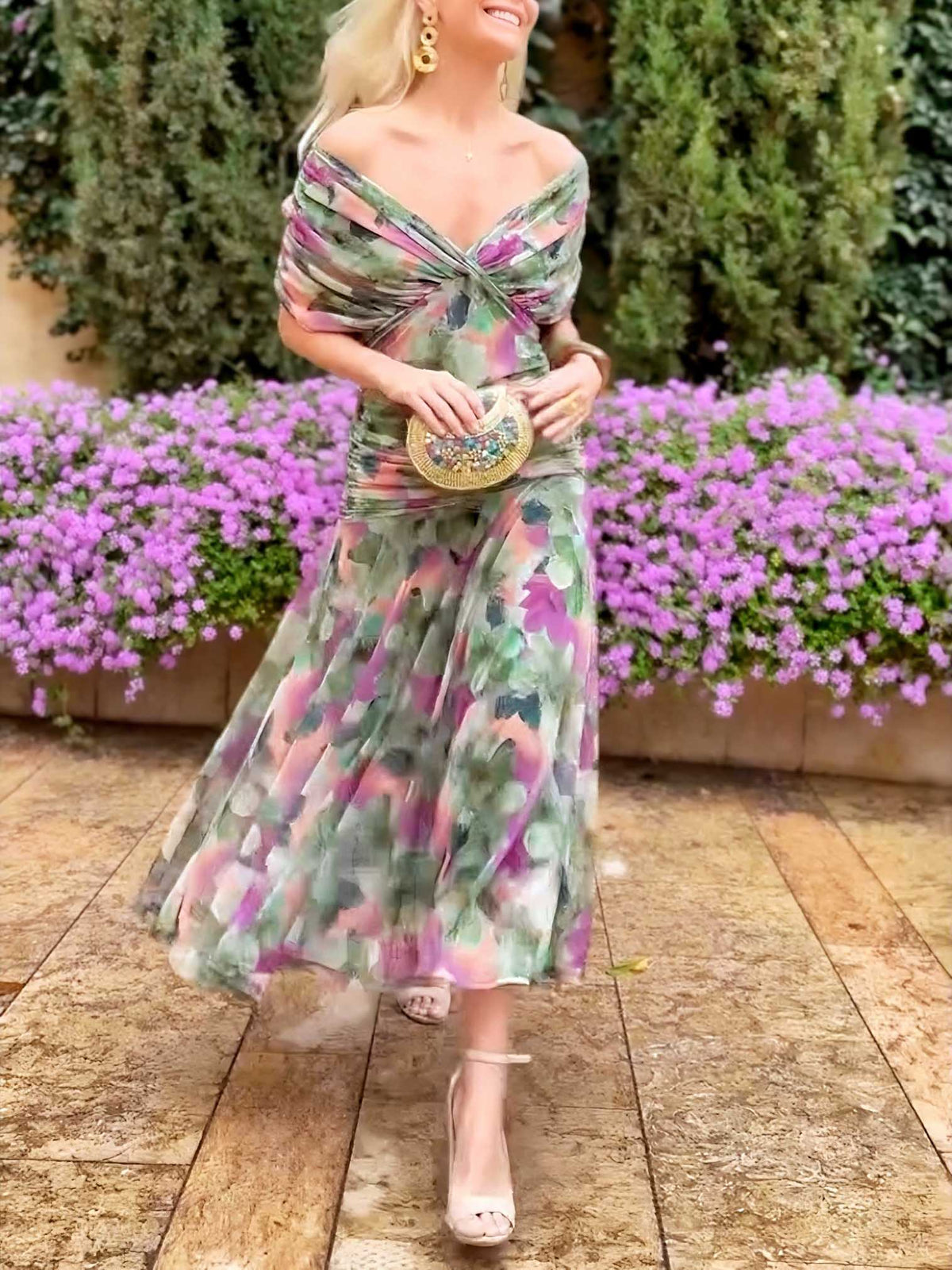 Elegante vestido largo de fiesta con cuello en V y estampado floral pintado