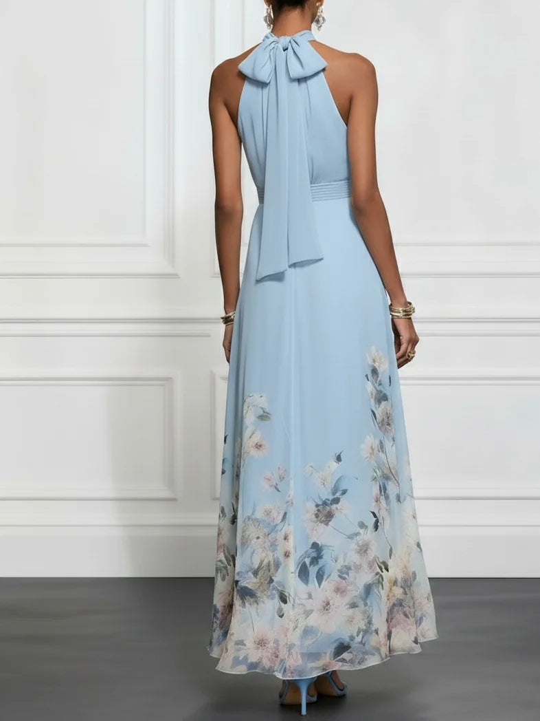 Vestido largo de gasa azul claro con flores, cuello halter y sin mangas