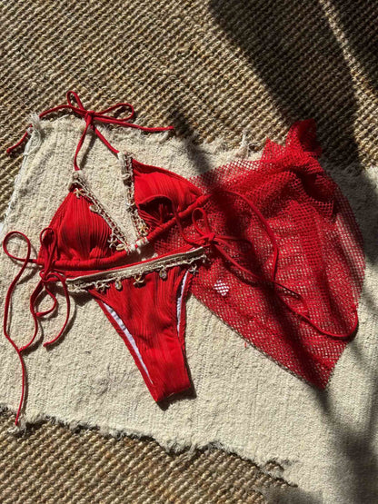 Bikini de tres piezas con estrellas de mar, flecos y falda de tul