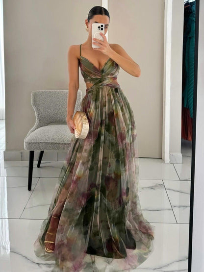 Elegante vestido largo en línea A con flores pintadas y cuello en V
