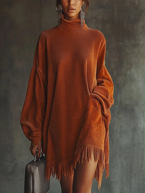 Vestido holgado de pana naranja con cuello alto y bajo de flecos