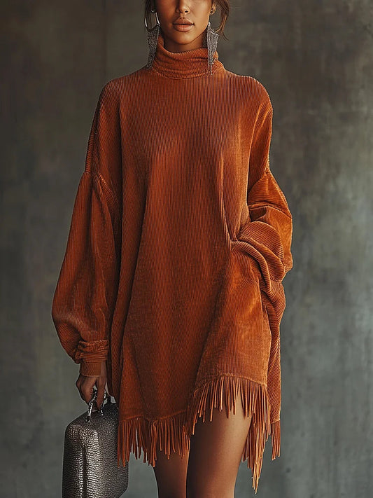 Vestido holgado de pana naranja con cuello alto y bajo de flecos