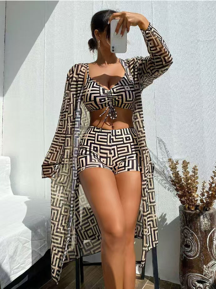 Conjunto de tres piezas para mujer: bikini estampado y salida de playa