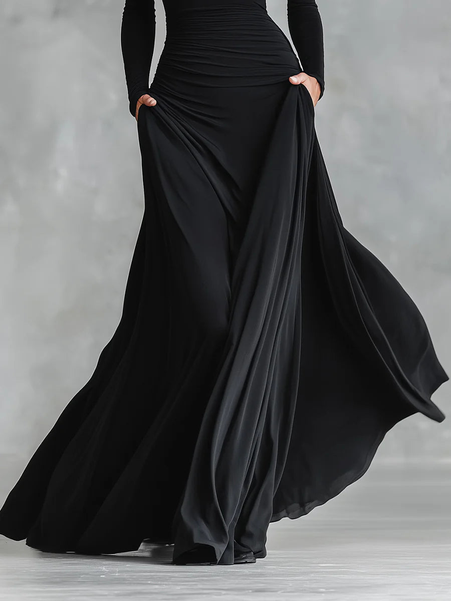 Vestido largo negro de crepé plisado con escote barco