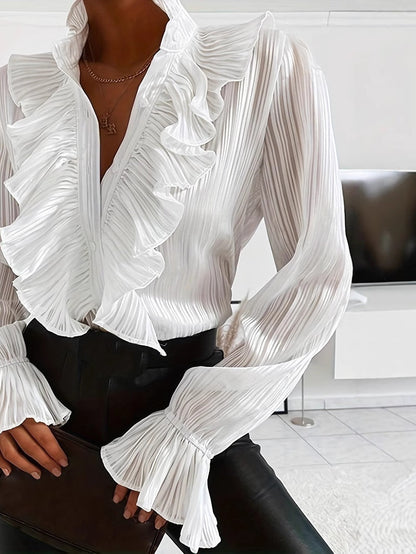 Camisa blanca de manga larga con volantes