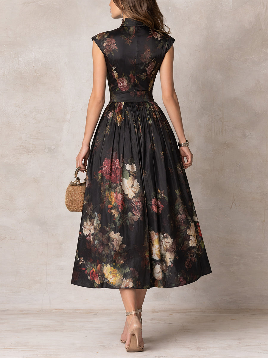 Vestido midi de satén negro floral plisado con cuello de gota