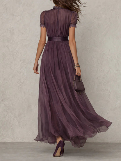 Vestido maxi de gasa morado con escote de gota y ribete de encaje