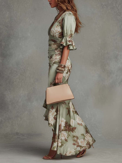 Vestido maxi asimétrico de satén verde floral con escote en V y mangas acampanadas con volantes