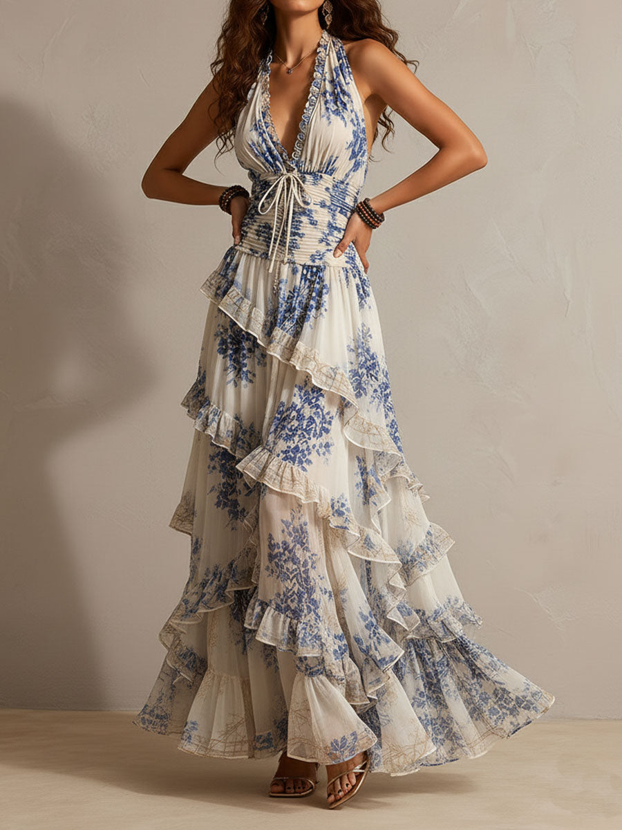 Vestido maxi romántico de vacaciones con estampado floral azul y blanco, cuello halter y volantes