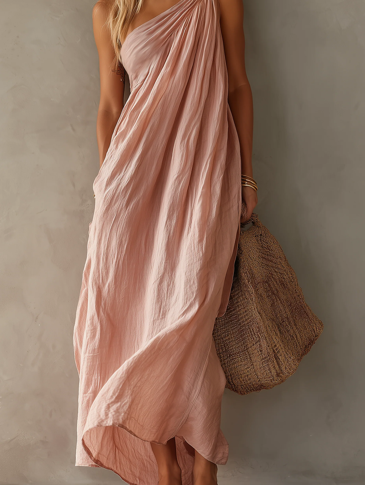 Elegante vestido largo rosa asimétrico sin mangas