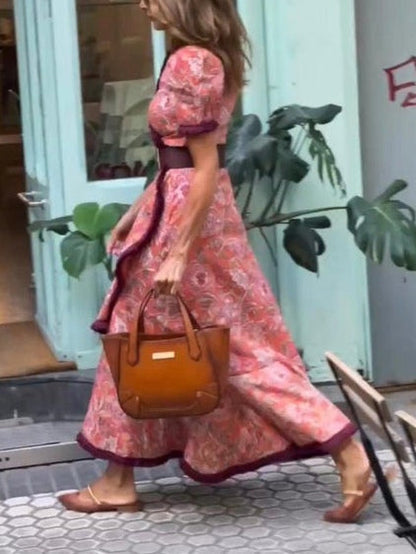 Elegante vestido largo rosa de manga corta con estampado floral