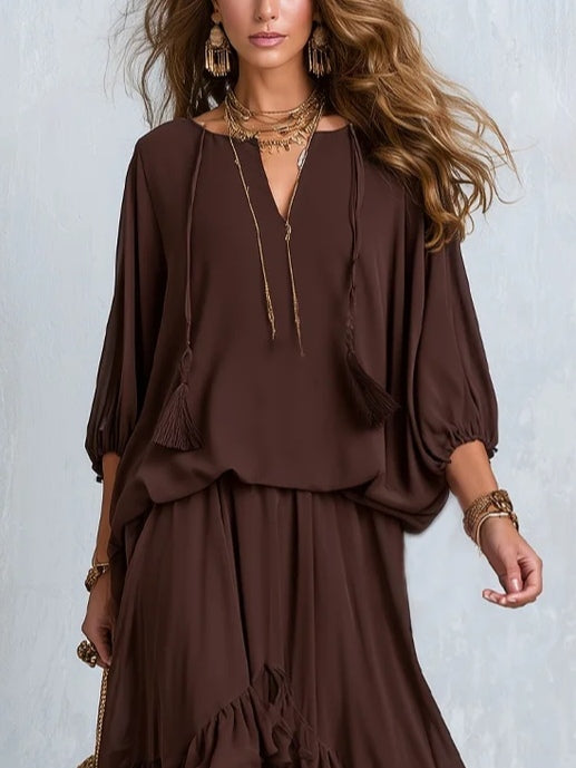Conjunto marrón de gasa: blusa con escote en V y cordón con borlas y falda de volantes en capas