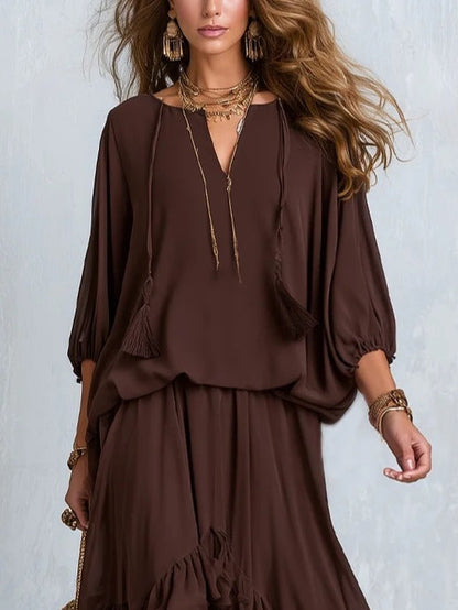 Conjunto marrón de gasa: blusa con escote en V y cordón con borlas y falda de volantes en capas