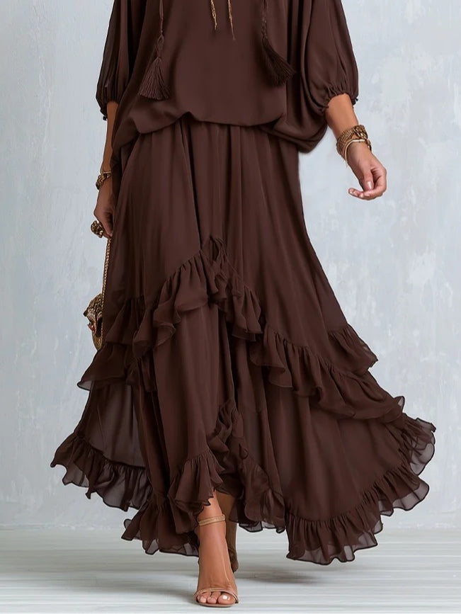 Conjunto marrón de gasa: blusa con escote en V y cordón con borlas y falda de volantes en capas