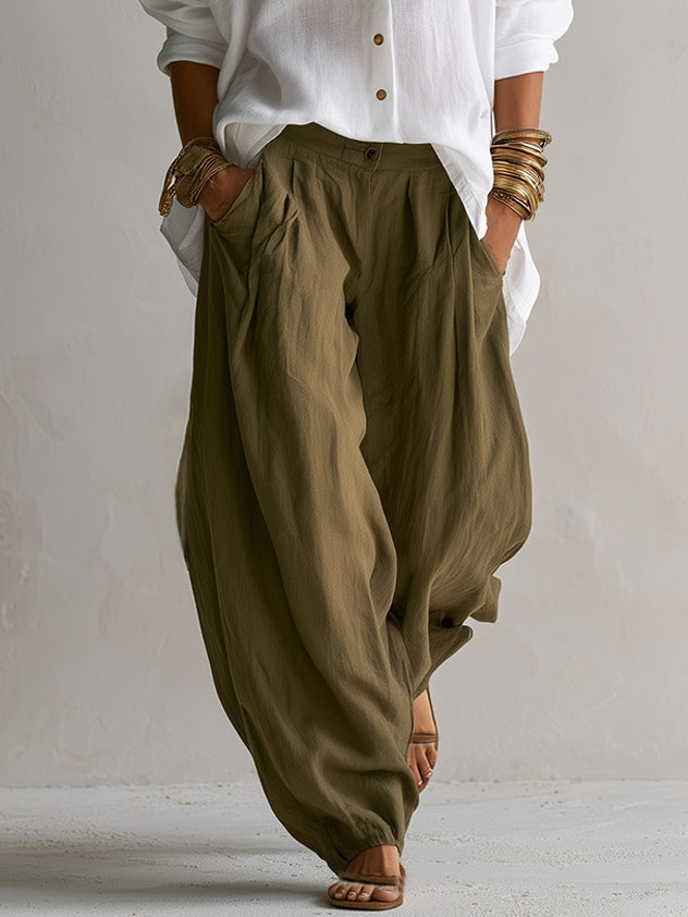 Conjunto de camisa holgada blanca y pantalón farol de pierna ancha verde