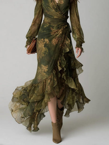 Vestido largo de gasa verde con estampado floral y volantes irregulares en capas