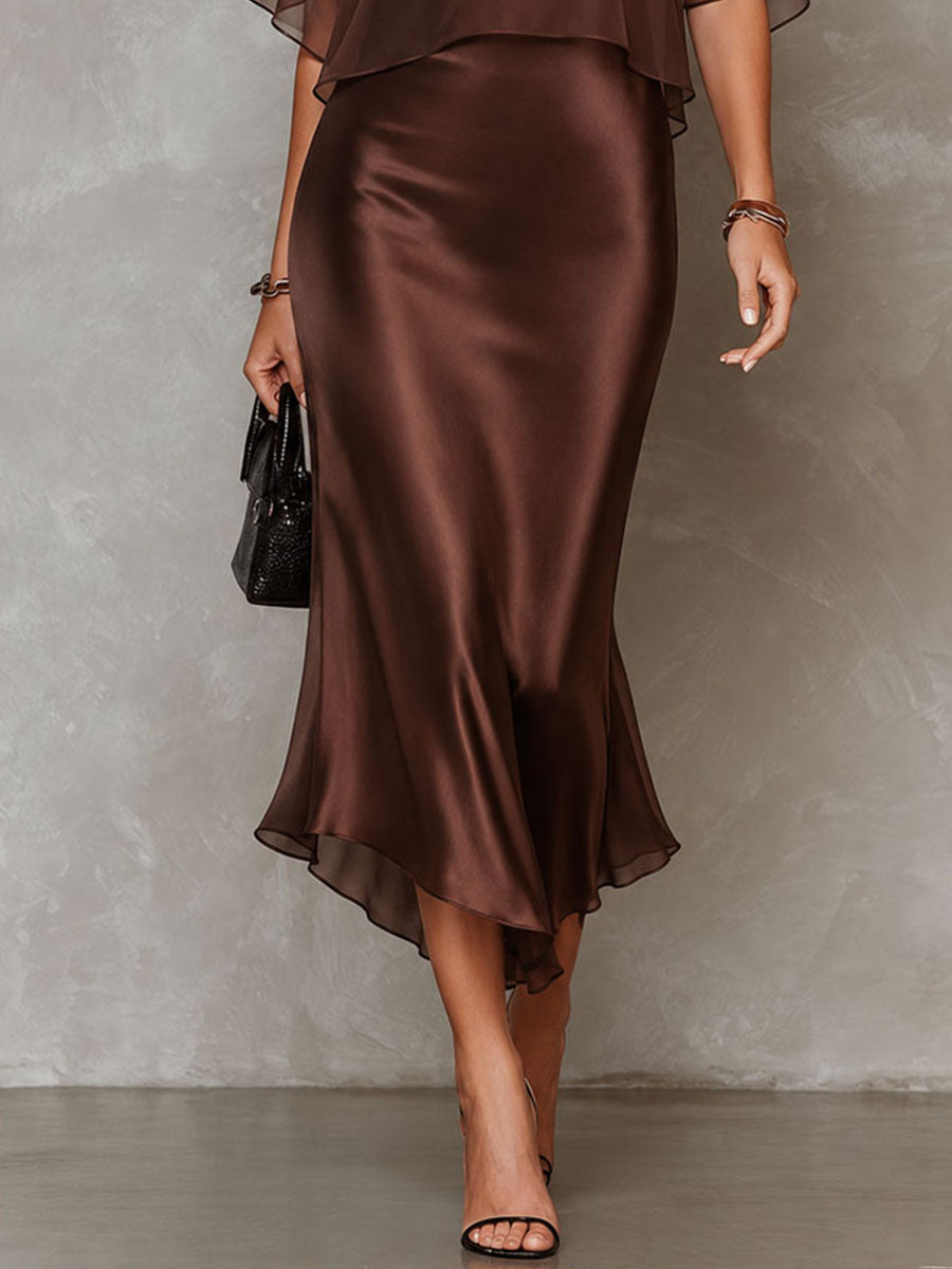 Conjunto de dos piezas marrón: blusa de gasa y vestido midi de satén
