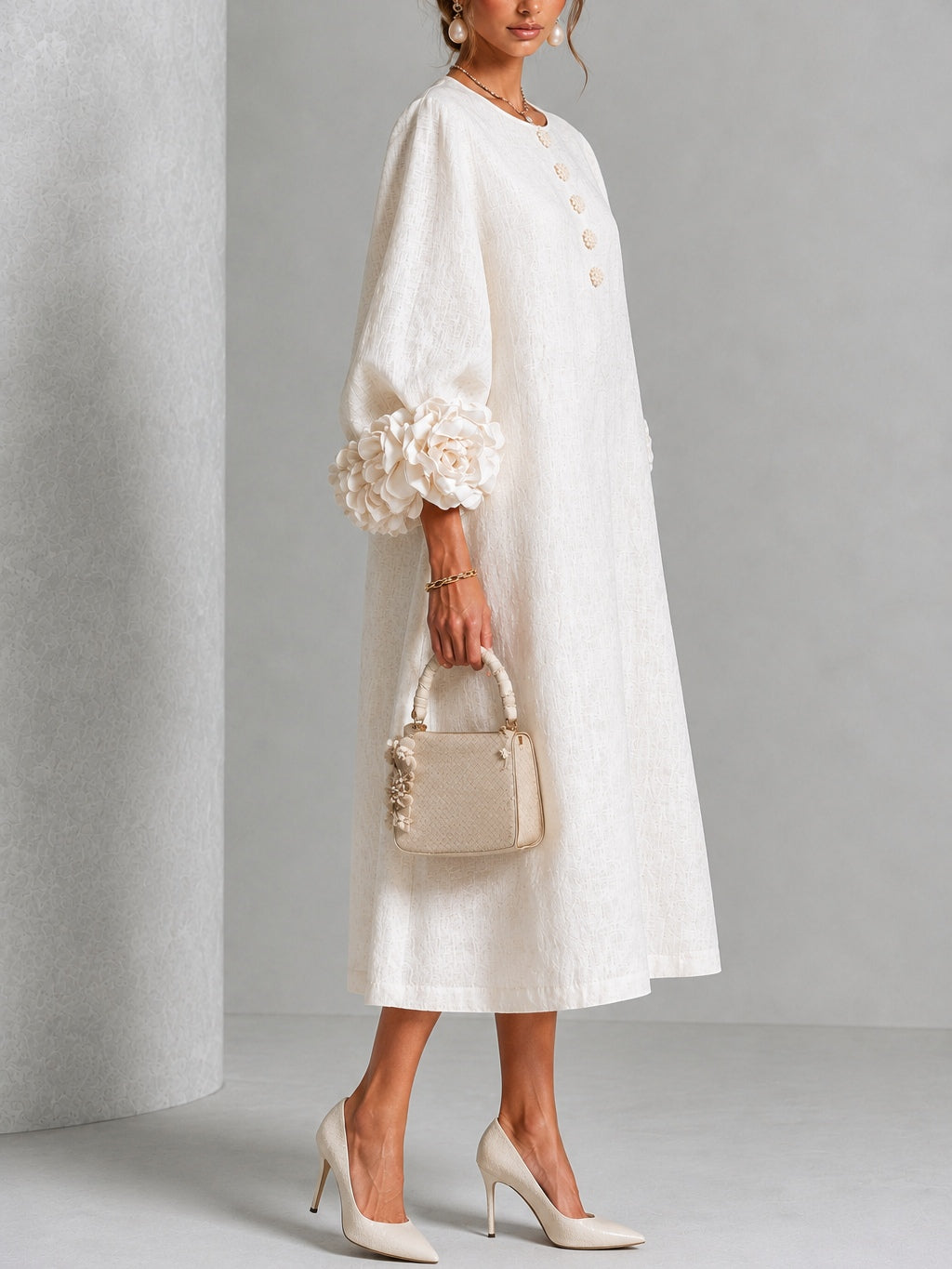 Vestido midi floral blanco abotonado con llamativos puños florales