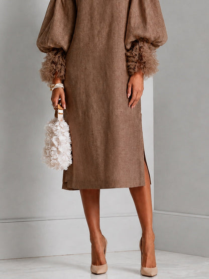 Vestido midi marrón con cintura ajustable, manga farol y puños de volante plisado