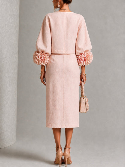 Conjunto rosa de top abotonado y falda con llamativos puños florales