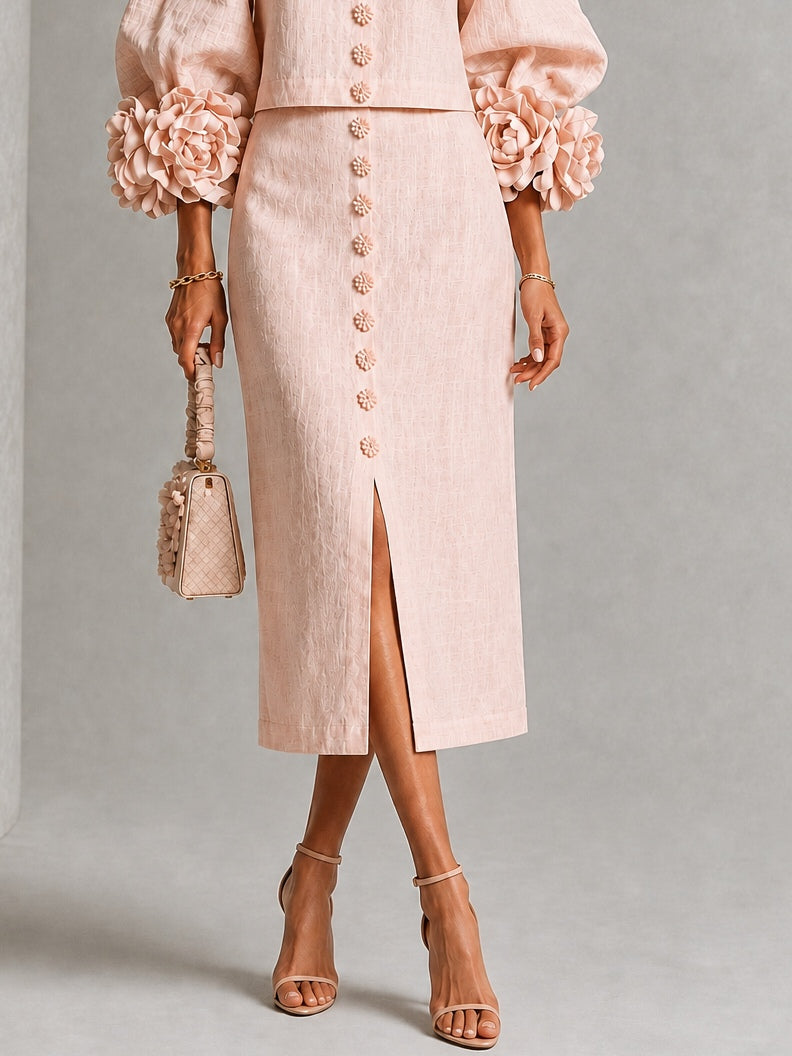 Conjunto rosa de top abotonado y falda con llamativos puños florales