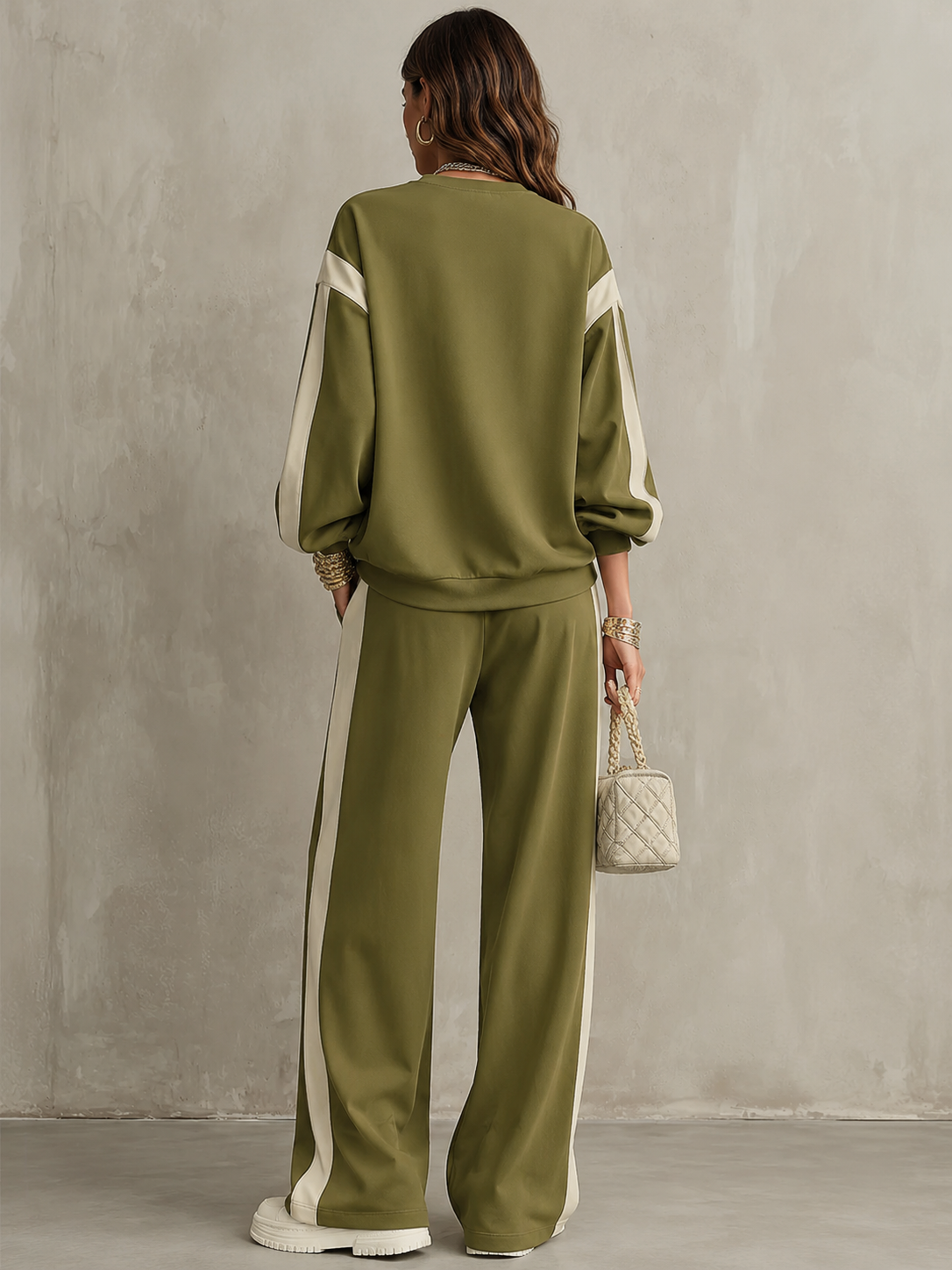 Conjunto casual verde oliva de sudadera de cuello redondo y pantalón de pierna ancha con cordón