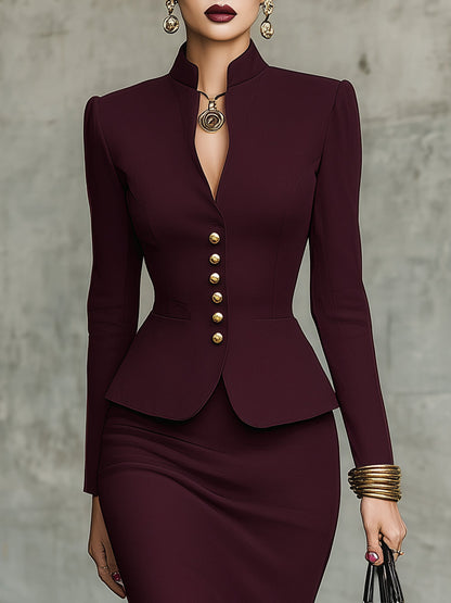 Conjunto burdeos de top con bajo de volantes y falda con botones dorados
