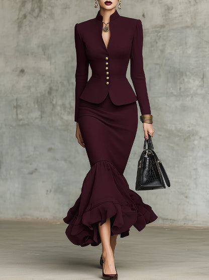 Conjunto burdeos de top con bajo de volantes y falda con botones dorados