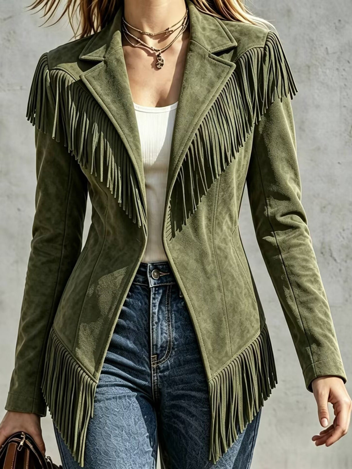 Chaqueta entallada de efecto ante con solapa, manga larga y flecos
