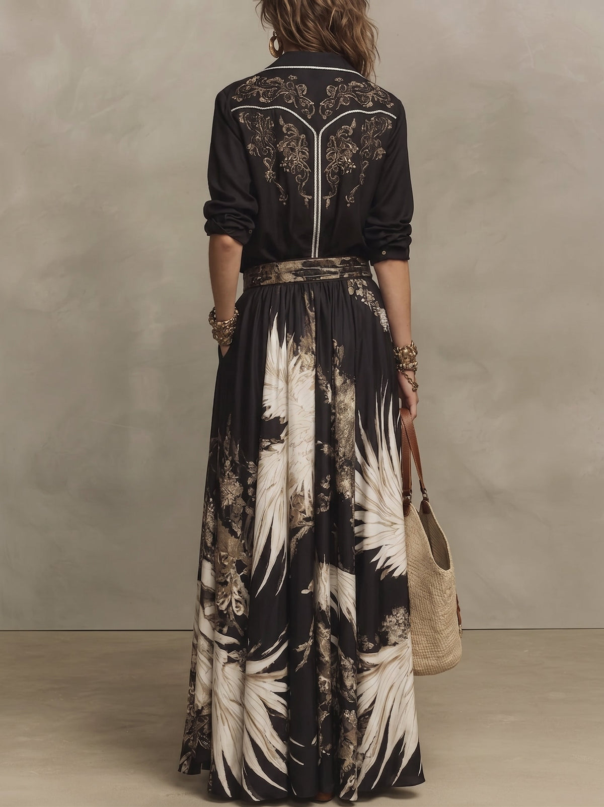 Conjunto de camisa con media cremallera y falda midi fluida con estampado artístico negro y dorado