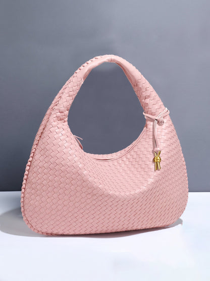 Bolso de piel trenzada a la moda