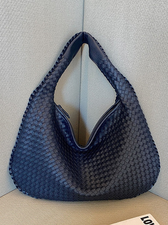 Bolso de piel trenzada a la moda