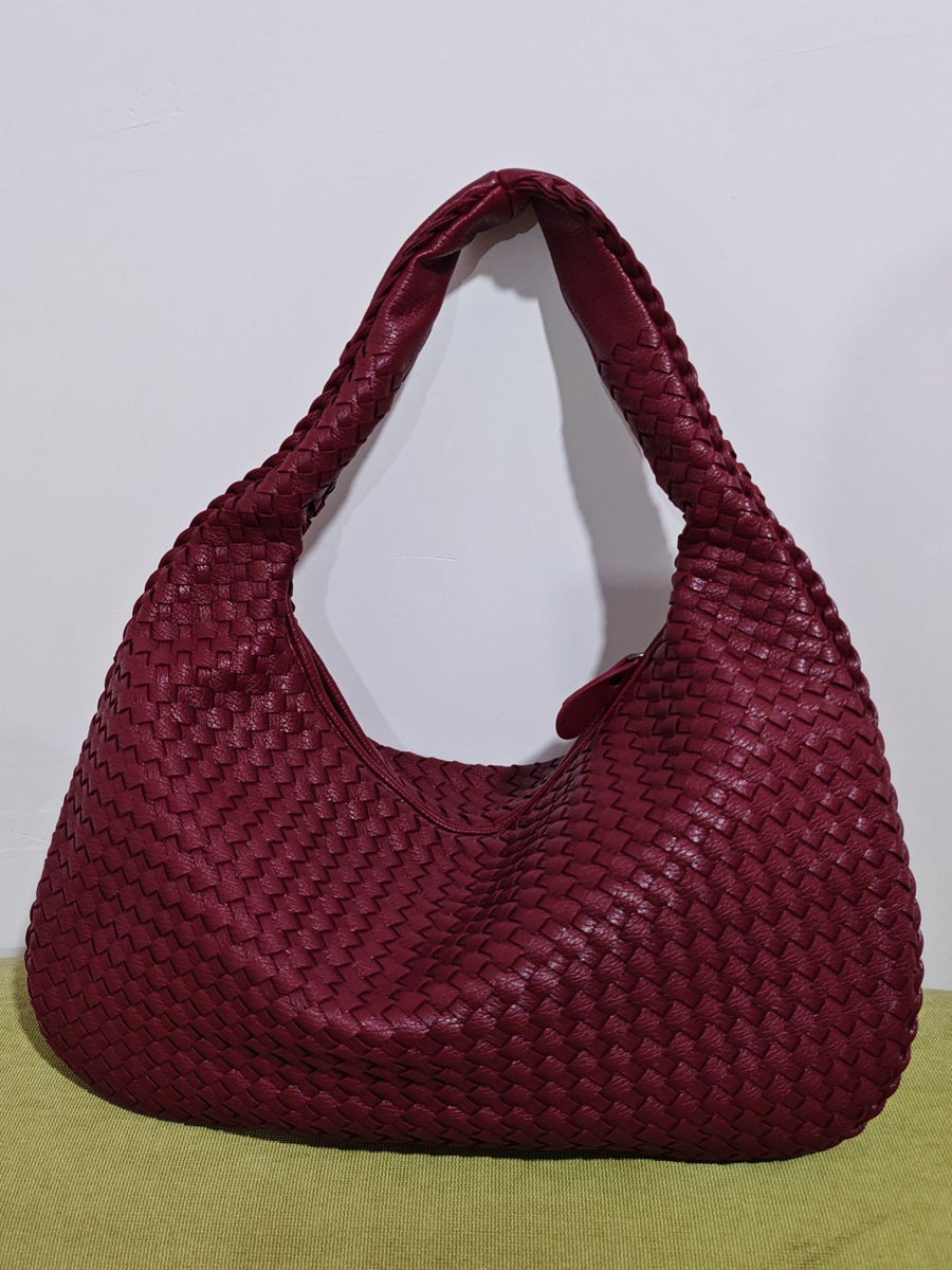 Bolso de piel trenzada a la moda
