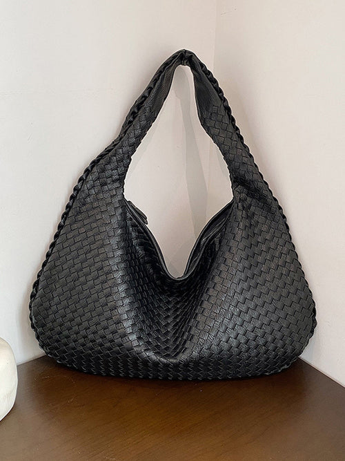Bolso de piel trenzada a la moda