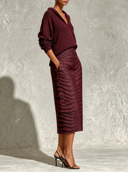 Conjunto de dos piezas: top de punto negro con cuello y falda midi de lino con estampado de cebra