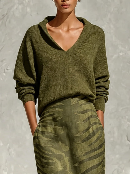 Conjunto de dos piezas: top de punto verde oliva con cuello y falda midi de lino con estampado de cebra