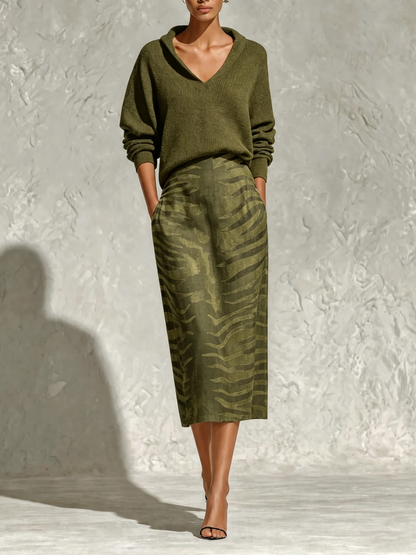 Conjunto de dos piezas: top de punto verde oliva con cuello y falda midi de lino con estampado de cebra