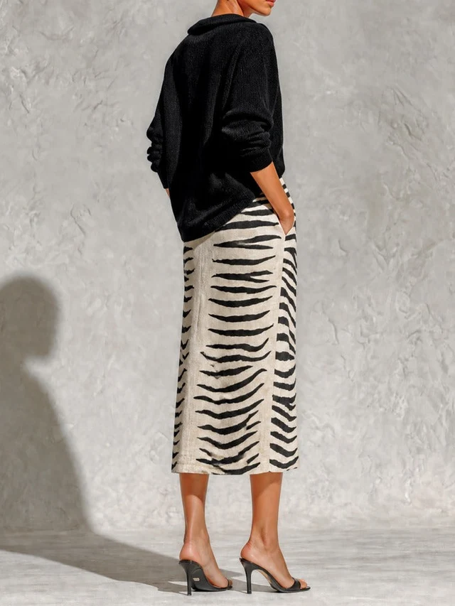 Conjunto de dos piezas: top de punto negro con cuello y falda midi de lino con estampado de cebra