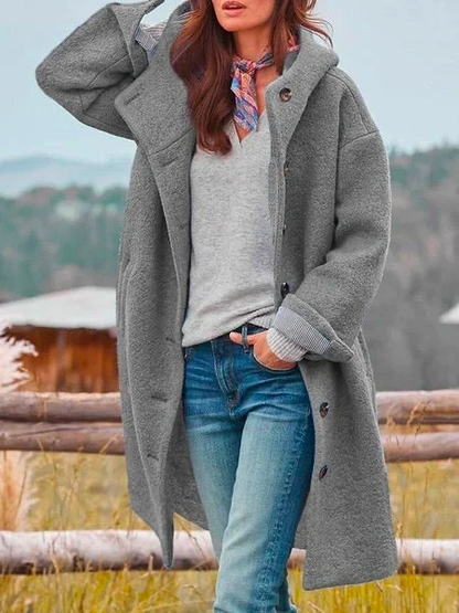 Chaqueta holgada con capucha y botonadura sencilla