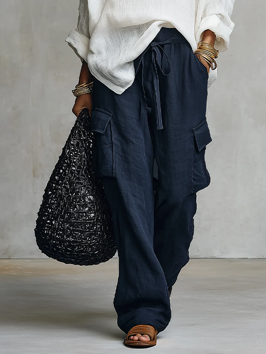 Conjunto de dos piezas: blusa blanca de lino con cuello en V y pantalón ancho azul marino