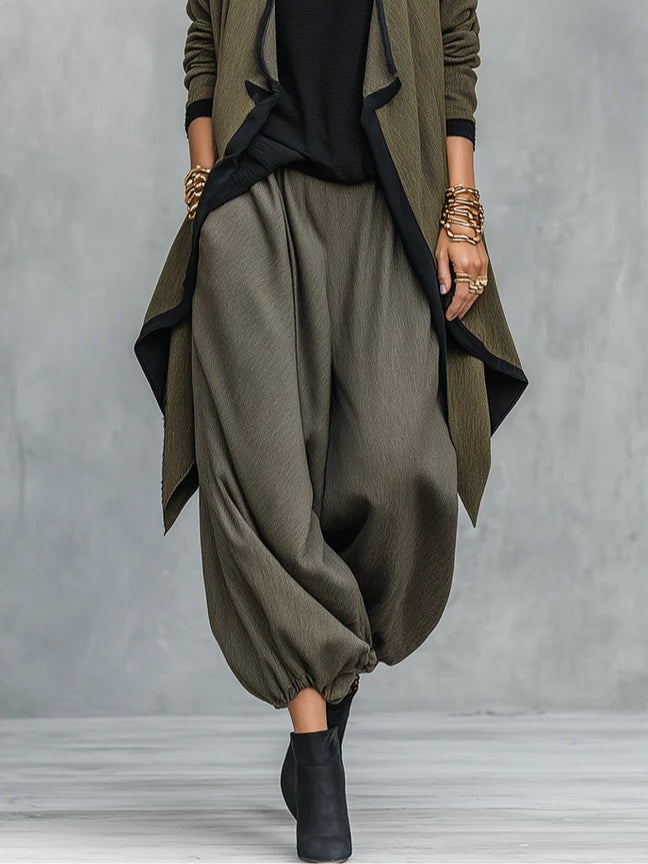 Conjunto de tres piezas verde oliva: cárdigan asimétrico, top y pantalón farol