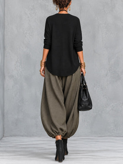 Conjunto de tres piezas verde oliva: cárdigan asimétrico, top y pantalón farol