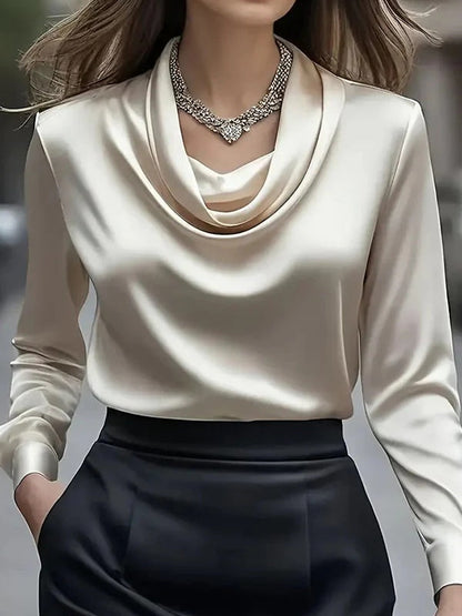 Elegante camisa de satén lisa con cuello