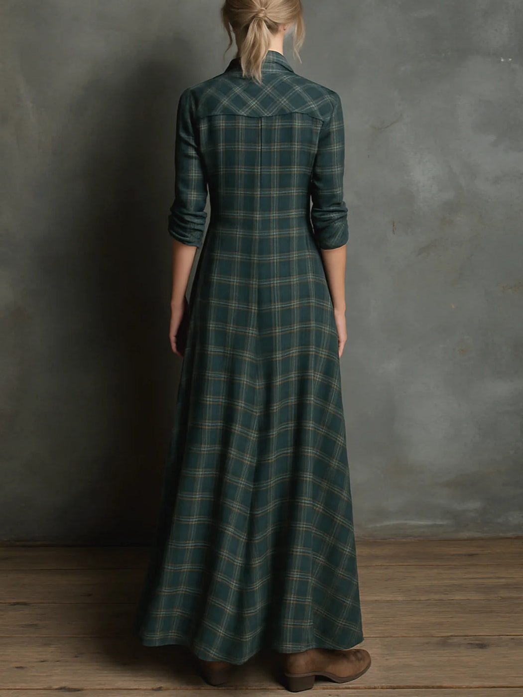 Vestido camisero largo de cuadros verdes con solapa y botones