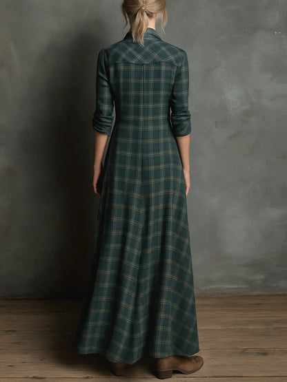 Vestido camisero largo de cuadros verdes con solapa y botones