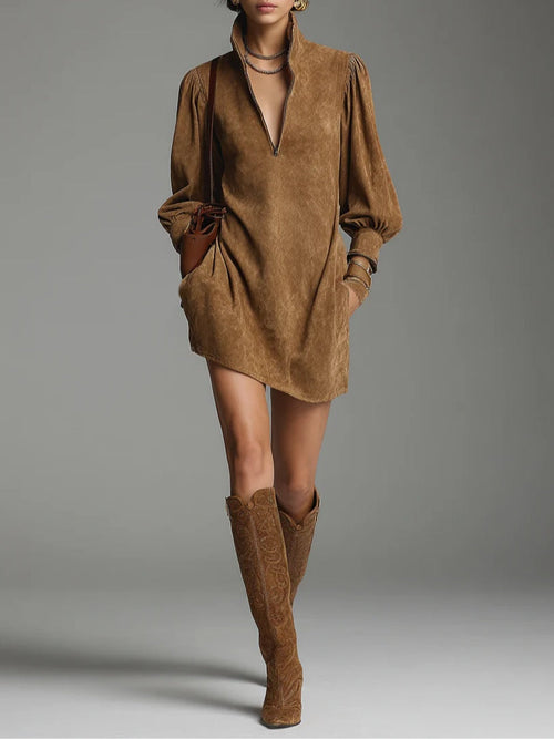 Minivestido holgado marrón de antelina con cuello alto y cremallera