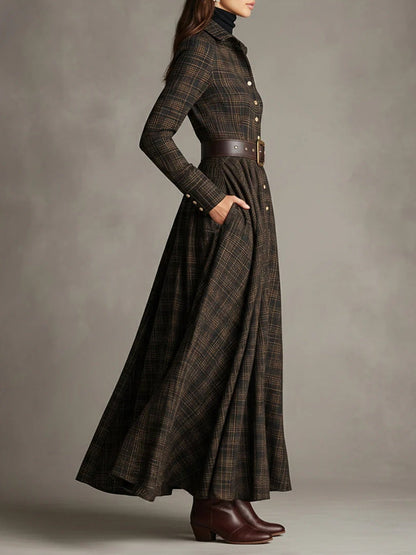 Vestido camisero largo de cuadros marrón y negro con solapa y botones